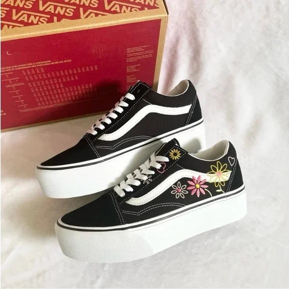 Vans Old Skool Stackform Embroidery
Black / True White Women 8.5 US - Picture 8 of 10